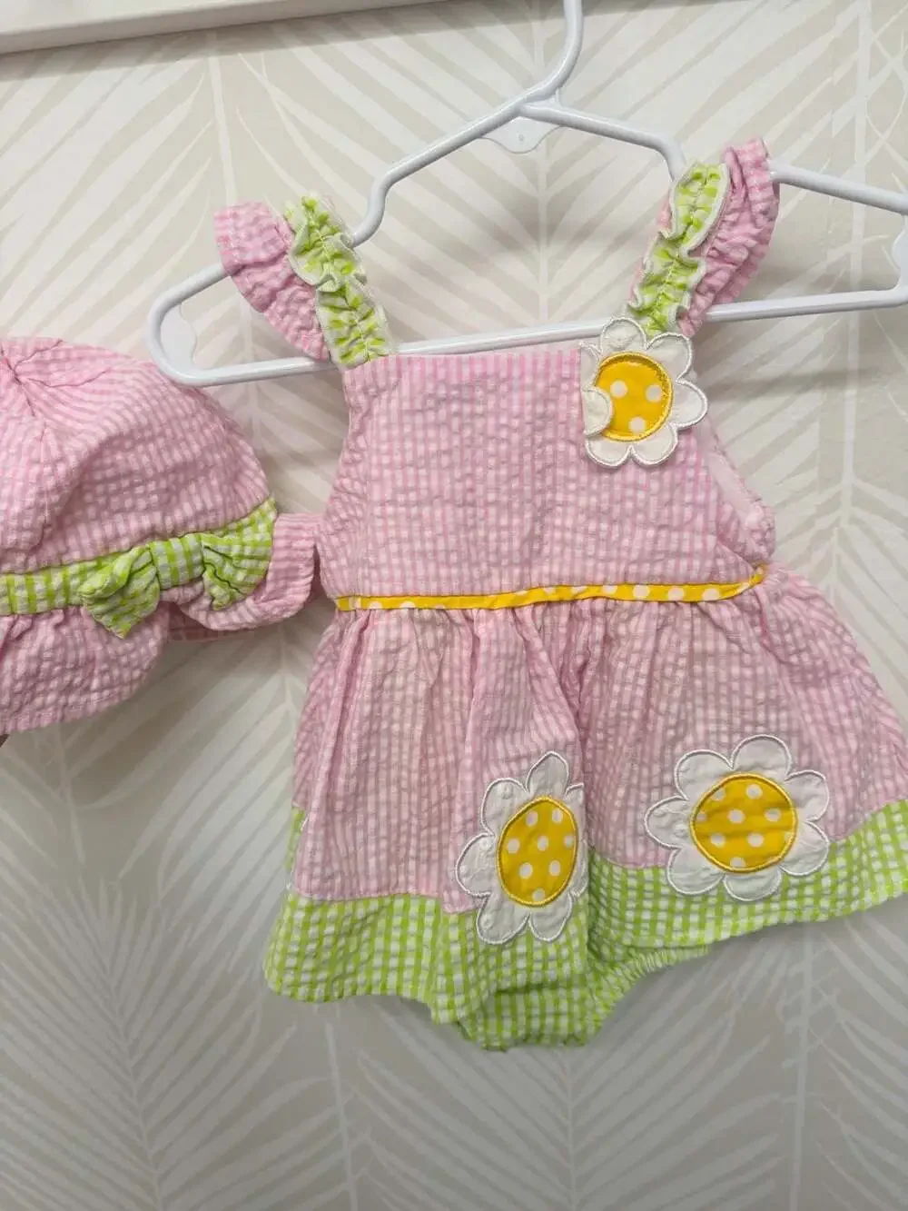 Blueberri Girls Pink Seersucker Daisy Applique Romper Dress and Hat Set